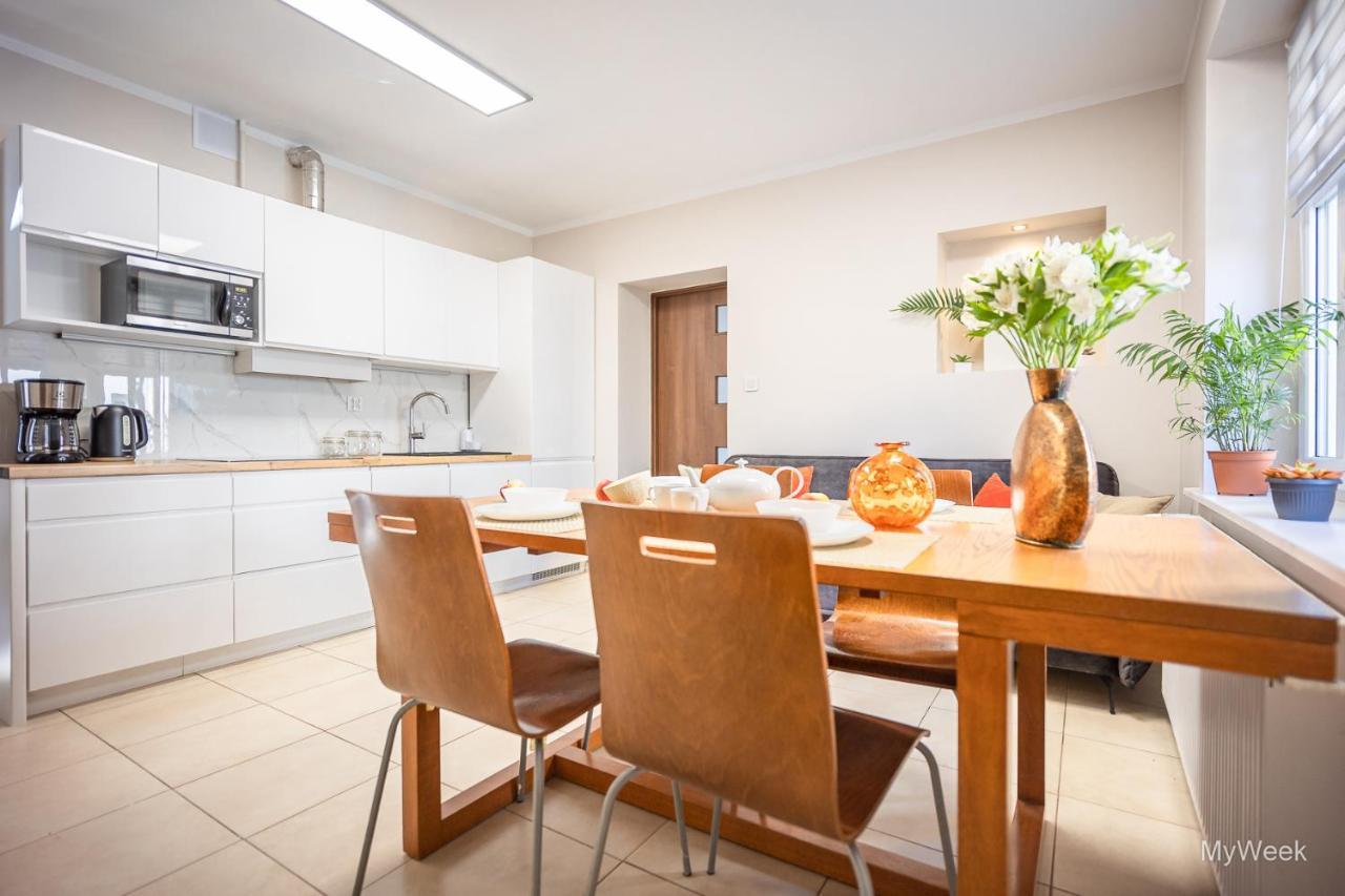 Na Deptaku, Myweek Apartment